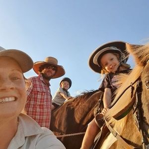 Meet your Posher, Kelly